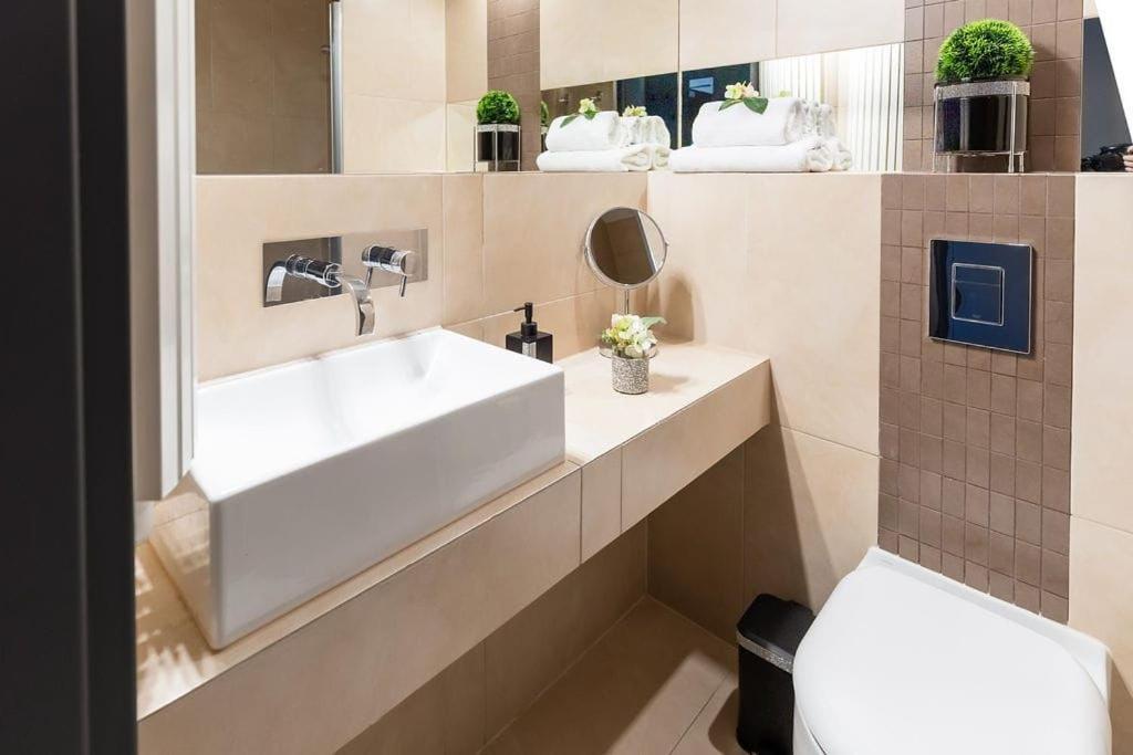 Apartament Ania Z Widokiem Na Morze W Hotelu Arka كولوبرزيغ المظهر الخارجي الصورة